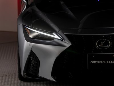 صورة مصغرة 71 لـ 2023 Lexus IS