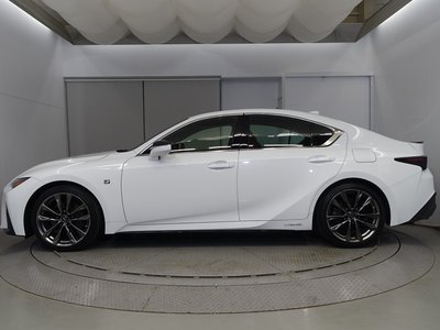 صورة 3 لـ 2021 Lexus IS