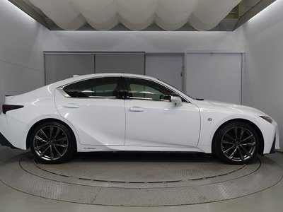 صورة 4 لـ 2021 Lexus IS