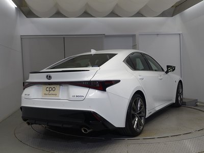 صورة 2 لـ 2021 Lexus IS