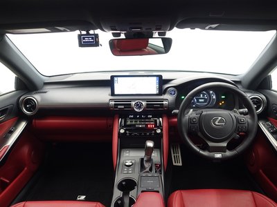صورة 7 لـ 2021 Lexus IS