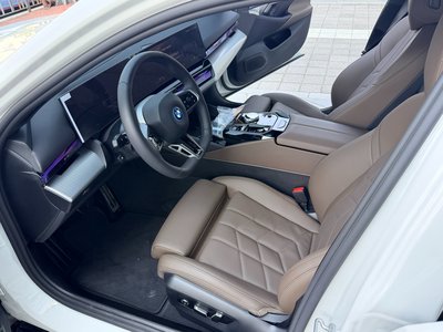 صورة 9 لـ 2025 BMW I5