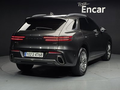 صورة 3 لـ 2023 Genesis GV70