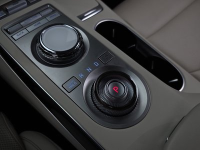 صورة 9 لـ 2023 Genesis GV70