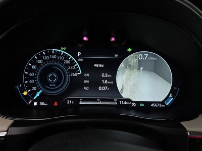 صورة 8 لـ 2023 Genesis GV70