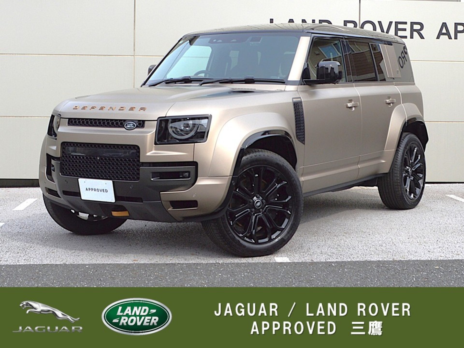 LAND ROVER DEFENDER - View 1