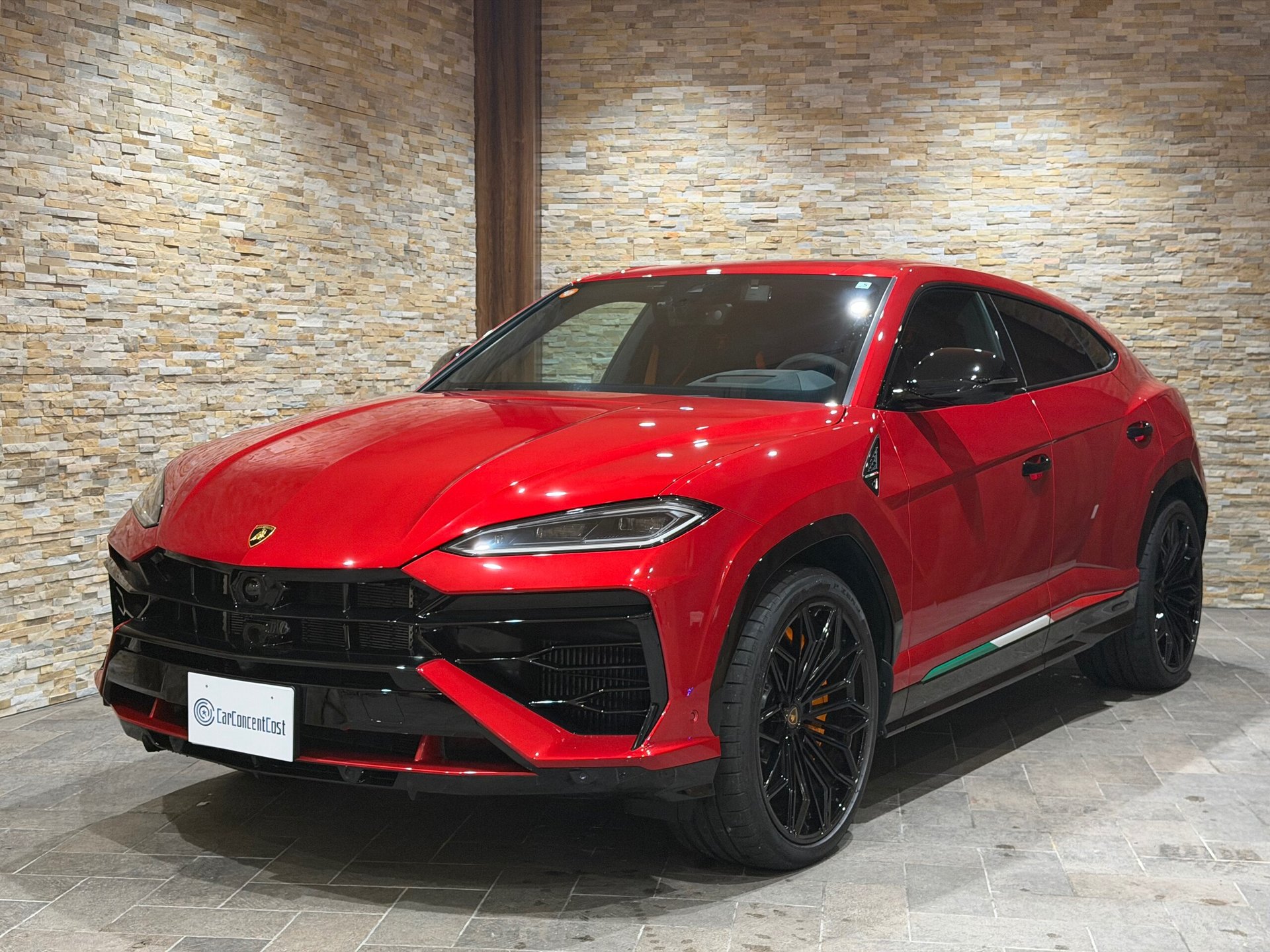LAMBORGHINI URUS - View 1
