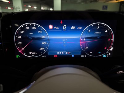 MERCEDES-BENZ E-CLASS - 8