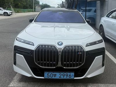 BMW I7 - 1