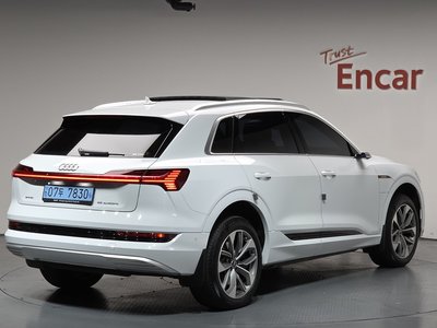 AUDI E-TRON - 3