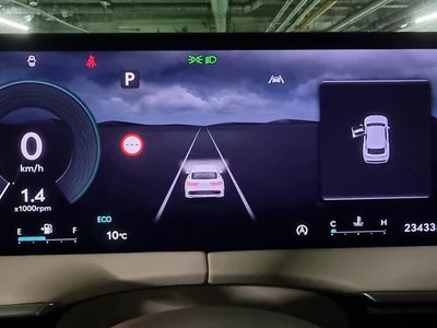 2024 Genesis GV70 thumbnail 14