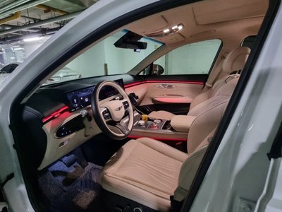 2024 Genesis GV70 thumbnail 17