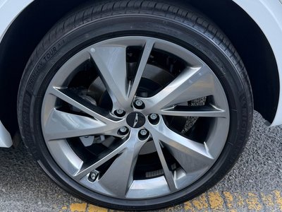 2025 Genesis GV70 — миниатюра 17