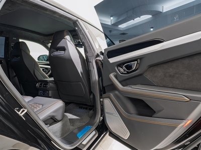 2023 Lamborghini URUS — миниатюра 13
