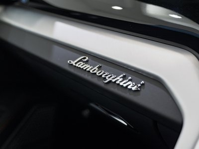 2023 Lamborghini URUS — миниатюра 32