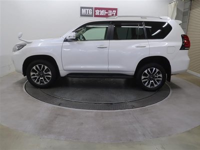 TOYOTA LAND CRUISER PRADO - 8