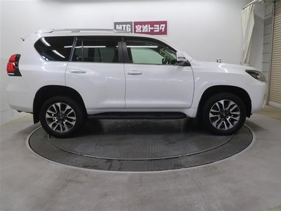 TOYOTA LAND CRUISER PRADO - 9