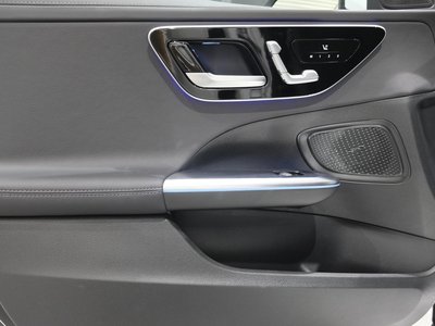 2025 Mercedes-BENZ C-CLASS 缩略图 30