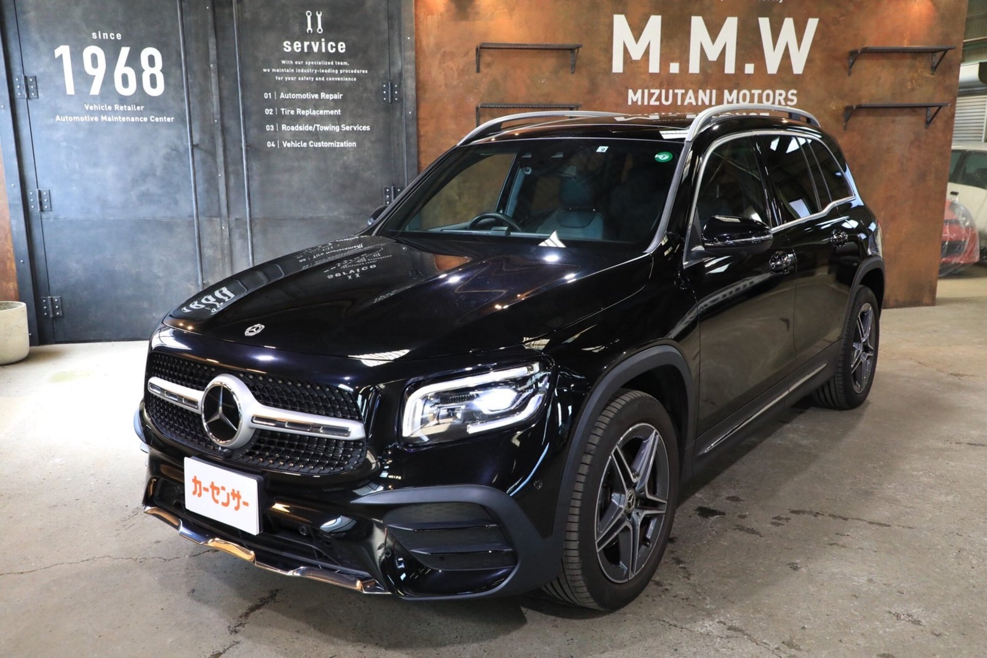 MERCEDES-BENZ GLB - View 1