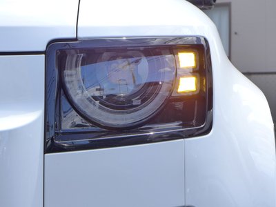 LAND ROVER DEFENDER - 9
