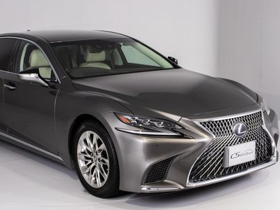 LEXUS LS - 6