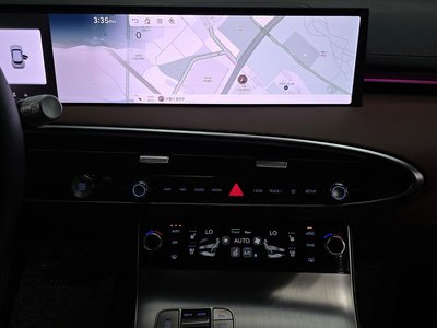 2024 Genesis GV70 thumbnail 19