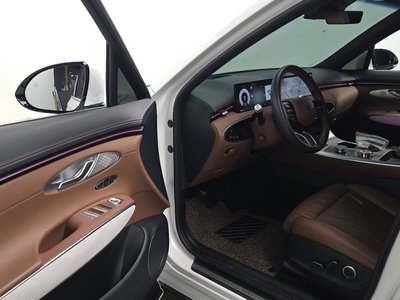 2024 Genesis GV70 thumbnail 13