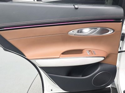 2024 Genesis GV70 thumbnail 15