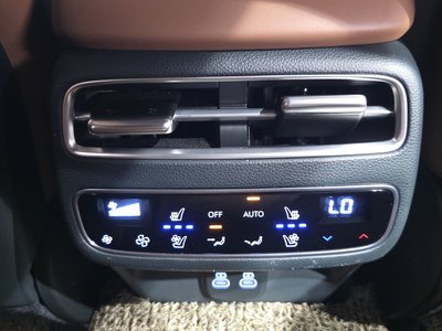 2024 Genesis GV70 thumbnail 29