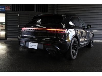 PORSCHE MACAN - 4