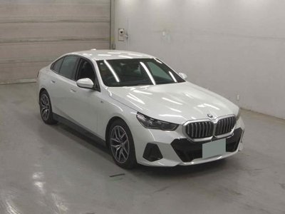 BMW 5 SERIES - 1