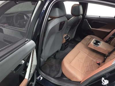 صورة مصغرة 18 لـ 2025 BMW 5 SERIES