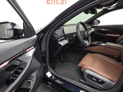 صورة مصغرة 13 لـ 2025 BMW 5 SERIES