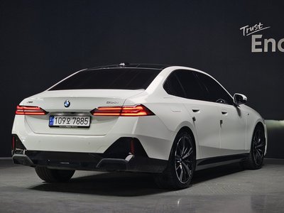 BMW 5 SERIES - 4
