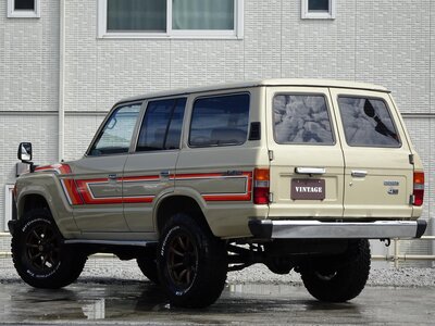 TOYOTA LAND CRUISER 60 - 8