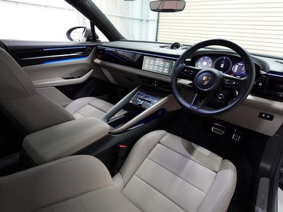 PORSCHE MACAN - 4