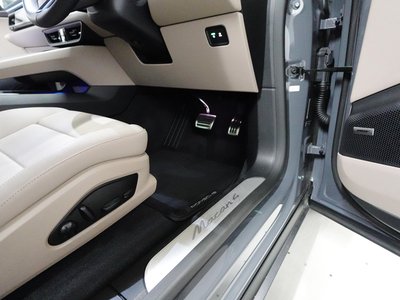 PORSCHE MACAN - 6