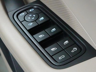 PORSCHE MACAN - 9
