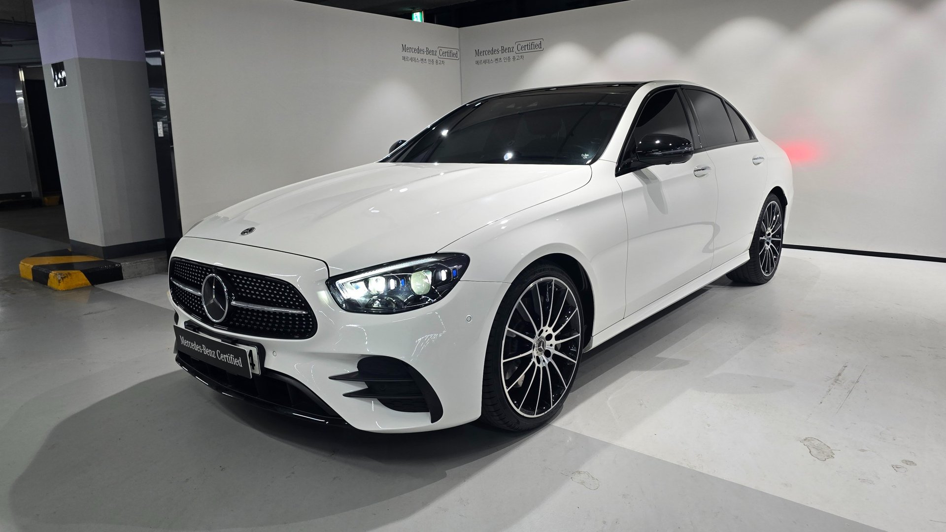 MERCEDES-BENZ E-CLASS - View 1