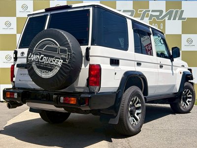 TOYOTA LAND CRUISER 70 - 2