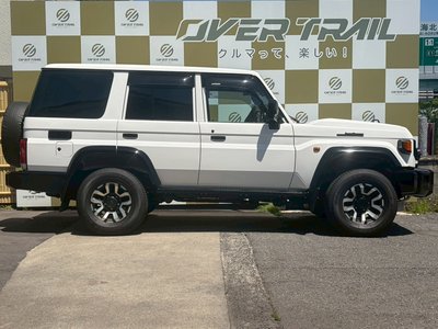 TOYOTA LAND CRUISER 70 - 8