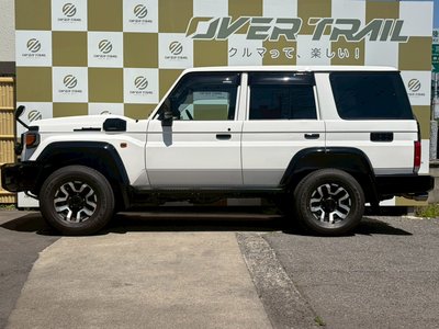 TOYOTA LAND CRUISER 70 - 9