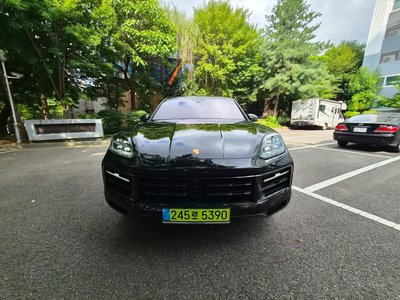 2024 Porsche CAYENNE photo 1