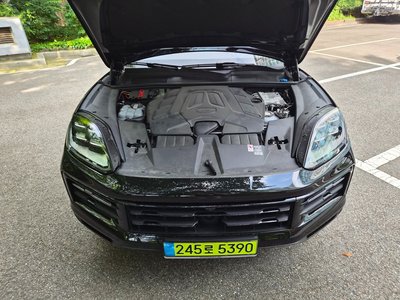2024 Porsche CAYENNE photo 7
