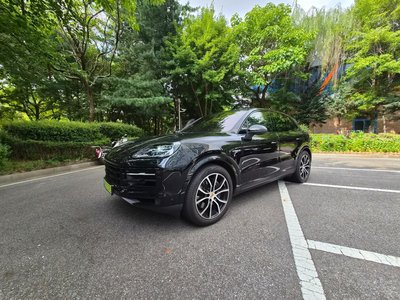 2024 Porsche CAYENNE photo 2
