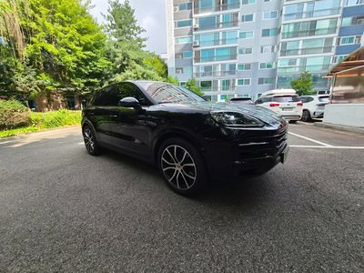 2024 Porsche CAYENNE photo 5
