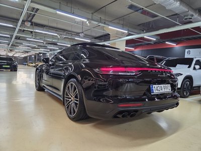 PORSCHE PANAMERA - 3