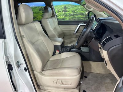 TOYOTA LAND CRUISER PRADO - 8