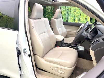 TOYOTA LAND CRUISER PRADO - 8