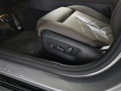 2025 BMW 5 SERIES 缩略图 36